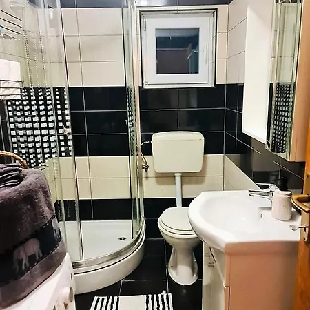 Beautiful Two Bedroom Apartment With A Large Balcony - City And Sea View! Zadar